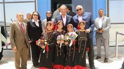 وزير الاتصالات يتفقد مشروعات الربط الإلكتروني لمجمع المصالح المميكن في الوادي الجديد