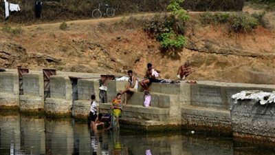 موظف حكومي هندي يأمر بضخ كمية كبيرة من مياه خزان لاستخراج هاتفه