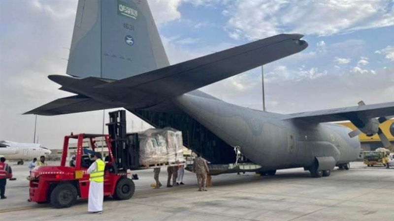 وصول الطائرة الإغاثية