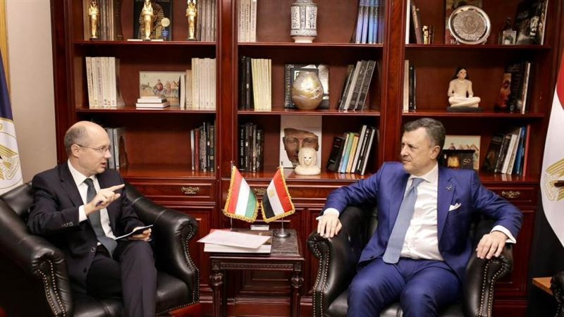 وزير السياحة والاثار