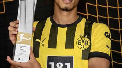 بيلينجهام يفوز بجائزة لاعب الموسم في الدوري الألماني