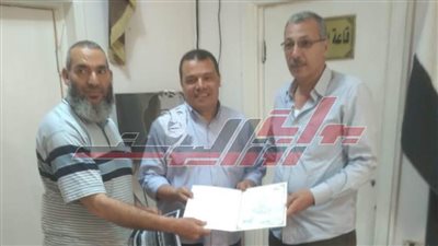 تسليم 7 عقود تقنين أراضي أملاك الدولة للمستفيدين بكفر الشيخ 