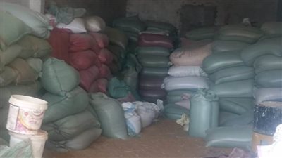  ضبط 503 أطنان قمح محلي داخل 8 مخازن و18 طن أسمدة زراعية مدعمة بأسيوط 