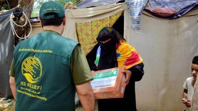 مركز الملك سلمان للإغاثة يسلّم أطنانًا من التمور هدية المملكة لليمن