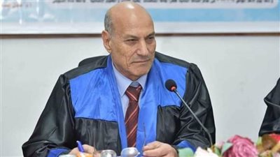 جامعة قناة السويس تهنئ أسرة الكردي لفوزه بجائزة الدولة التقديرية