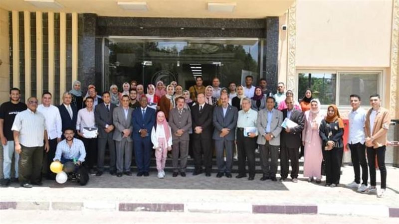 طلاب طب الوادي الجديد