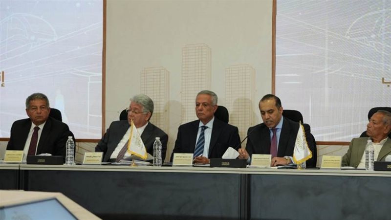 المشاركون بجلسة مناقشة