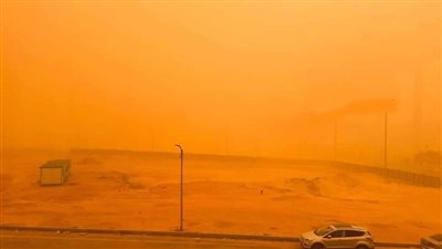 محافظة السويس تتعرض لعاصفة ترابية تتسبب في ظلام جزئي