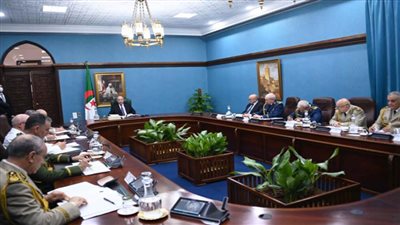 الرئيس الجزائري يترأس اجتماع المجلس الأعلى للأمن لدراسة الوضع العام في البلاد