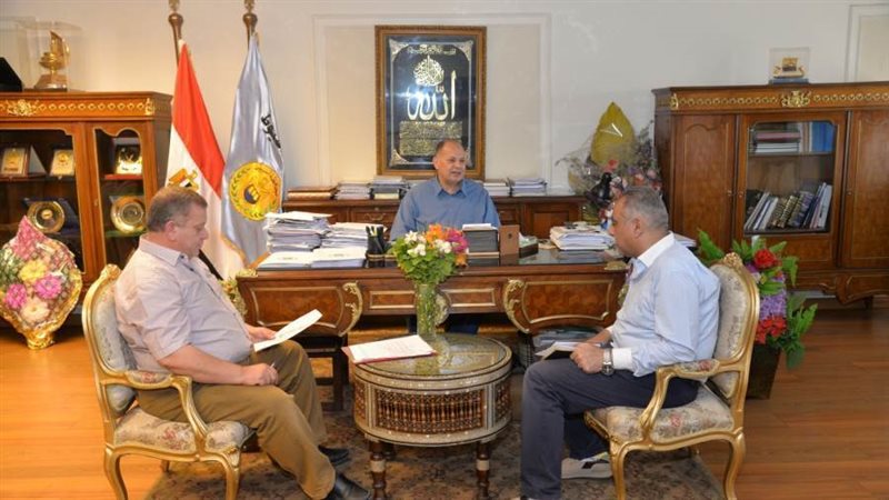 محافظ أسيوط يلتقي