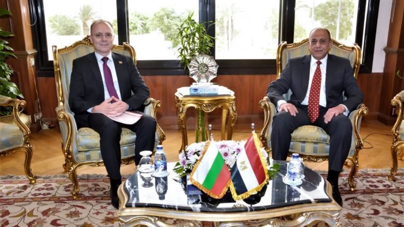 وزير الطيران خلال