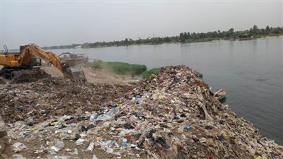 رفع 300 طن مخلفات خلال عدة حملات نظافة بحي شرق ومركزي القوصية والبداري بأسيوط
