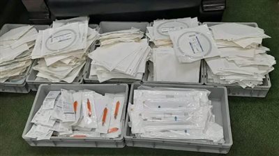 جمارك مطار برج العرب تضبط محاولة تهريب كمية من الأدوات والمستلزمات الطبية الجراحية
