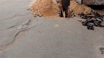 رئيس حي غرب الإسكندرية تتابع تنفيذ الخطة الاستثمارية للرصف