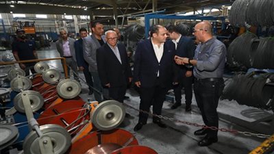 وزير التجارة ومحافظ بورسعيد يتفقدان عددا من المصانع بالمنطقة الصناعية بجنوب بورسعيد