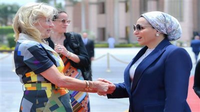 السيدة انتصار السيسي تودع قرينة الرئيس الأمريكي بعد انتهاء زيارتها لمصر