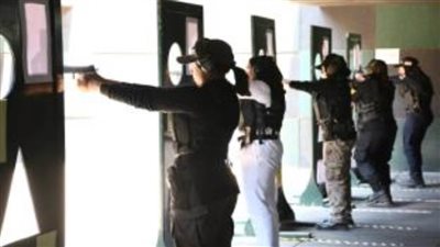 وزارة الداخلية تُقيم مسابقة رماية بالأسلحة النارية لضباط الشرطة بمشاركة فاعلة من العنصر النسائي بأكاديمية الشرطة