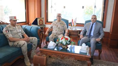 محافظ سوهاج يستقبل قائد الجيش الثالث الميداني
