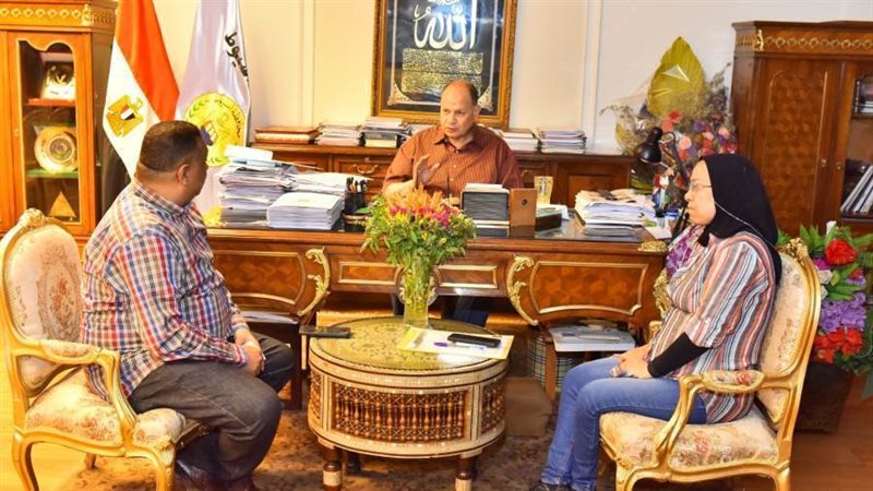 محافظ أسيوط يلتقي