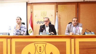 محافظ كفر الشيخ يناقش الخطة الاستثمارية ونسب تنفيذ المشروعات