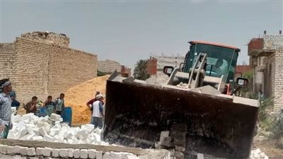  إزالة 57  حالة تعدٍ بالبناء على الأراضي الزراعية بالمنيا 