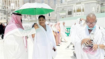 الشؤون الإسلامية بمكة المكرمة تطلق مبادرة لتوزيع المظلات والهدايا لضيوف الرحمن