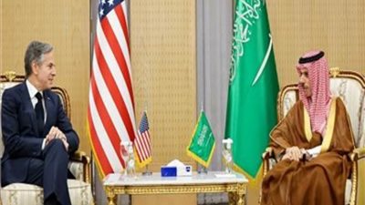 وزير الخارجية السعودي يبحث مع نظيره الأمريكي مستجدات الأوضاع على الساحتين الإقليمية والدولية