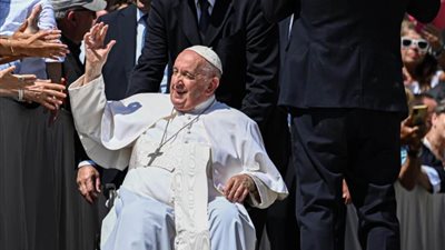 الفاتيكان: لا مضاعفات بعد عملية البابا فرنسيس التي استغرقت 3 ساعات