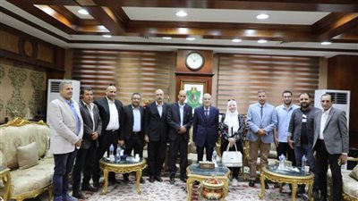 محافظ المنيا يؤكد أهمية الكلمة المكتوبة في رسم صورة حقيقية للواقع
