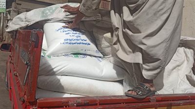 ضبط سيارة نقل محملة بـ 2 طن أسمدة زراعية محظور تداولها خارج الحيازات الزراعية بأسيوط 