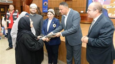 محافظ الدقهلية يشهد احتفالية تسليم 225 حاجًا تذاكر وتأشيرات الحج