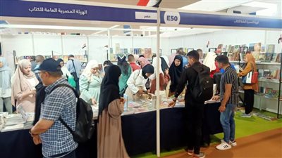 إقبال كبير على جناح هيئة الكتاب في معرض الرباط