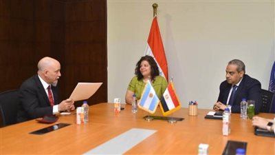 رئيس هيئة الدواء المصرية يلتقي وزيرة صحة الأرجنتين