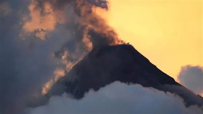 إطلاق حالة الطوارئ شرقي الفلبين بسبب بركان مايون النشط