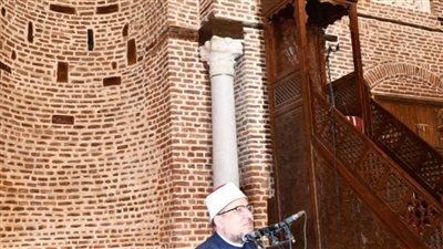 وزير الأوقاف ومحافظ القاهرة يشهدان أول جمعة بمسجد الظاهر بيبرس بعد افتتاحه