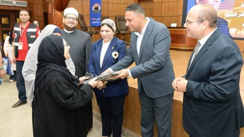 تسليم التذاكر للحجاج