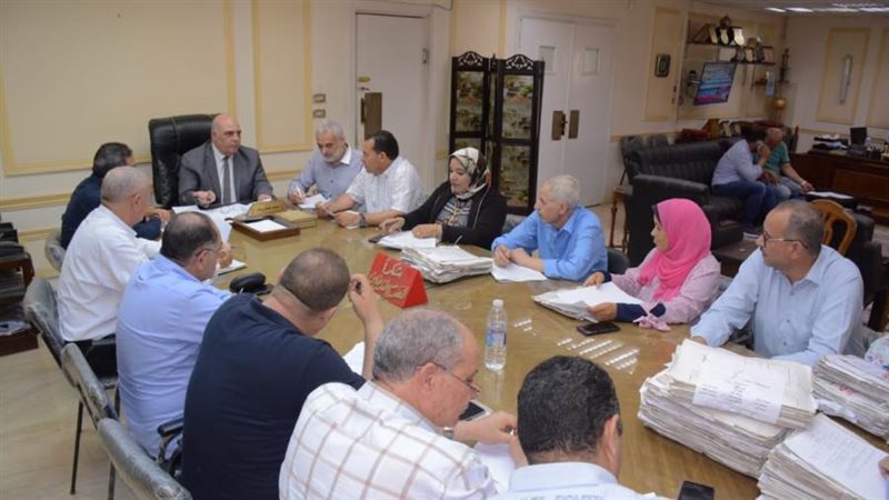 السكرتير العام يتابع