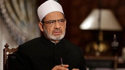 شيخ الأزهر يعزي رئيس الوزراء الدكتور َمصطفى مدبولي في وفاة والدته