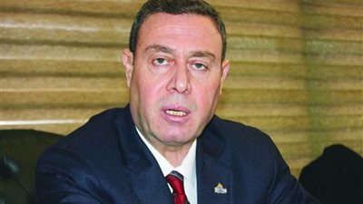 سفير فلسطين في مصر يعزي رئيس وزراء لوفاة والدته