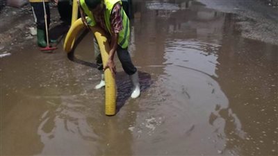 محافظ المنيا يتابع جهود إزالة الآثار الناجمة عن موجة الطقس غير المستقر 