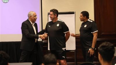 جمال علام يزور معسكر المنتخب الوطني ويعقد اجتماعا مع فيتوريا