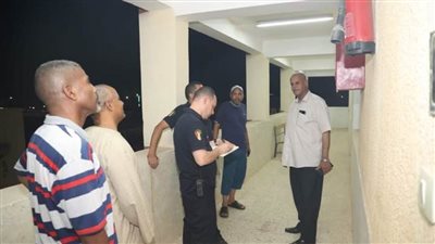 مدير تعليم الخارجة في جولة مسائية يتفقد آخر الاستعدادات للجان الثانوية العامة