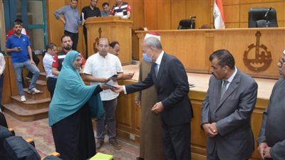 تسليم 228 حاجا تأشيرات وتذاكر الطيران بالقليوبية 