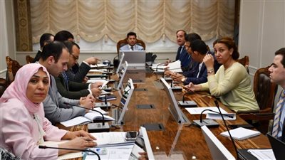 وزير الشباب والرياضة يجتمع بلجنة الاستثمار بالوزارة لمتابعة المشروعات 