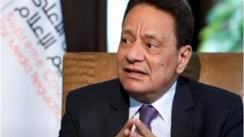 الكاتب الصحفي كرم