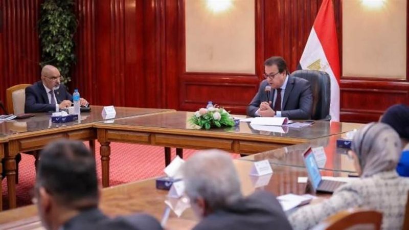 اجتماع وزير الصحة