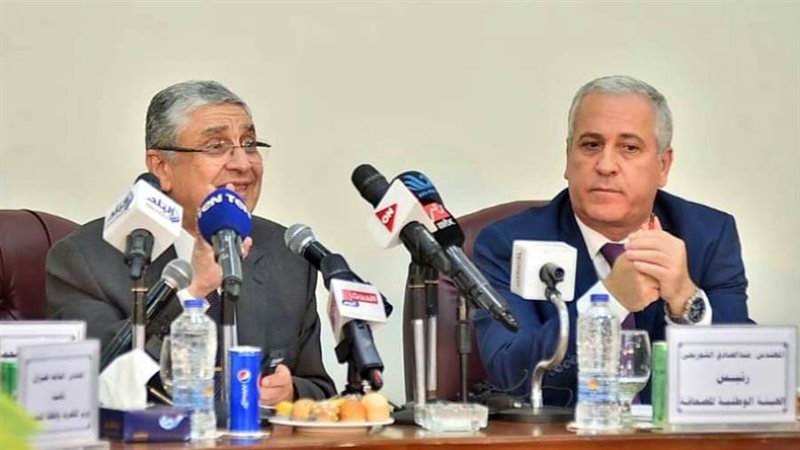 وزير الكهرباء خلال