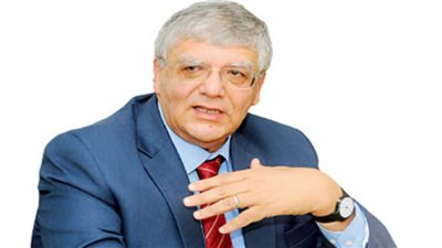 رئيس الجامعة المصرية اليابانية يفتتح محطة لإنتاج الكهرباء وتحلية المياه بالطاقة الشمسية