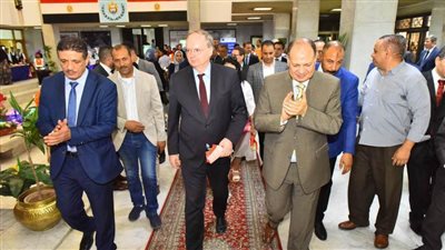 محافظ أسيوط يستقبل سفراء دول الاتحاد الأوروبي ويستعرض المشروعات القومية والاستثمارية 