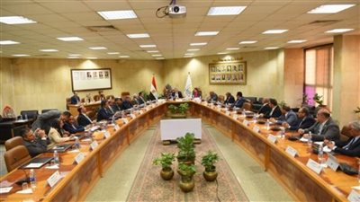 وزير التعليم العالي يستعرض تقريرًا حول اجتماع المجلس الأعلى لشؤون التعليم والطلاب